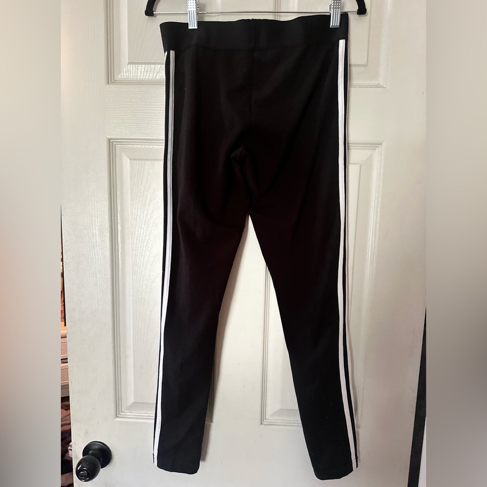 NWT! Classic 3 Stripe Adidas legging in Medium! - Picture 4 of 5
